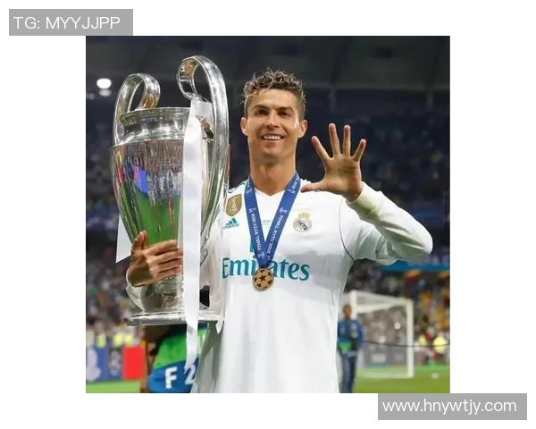 C罗引领足球场外时尚潮流穿搭技巧解析