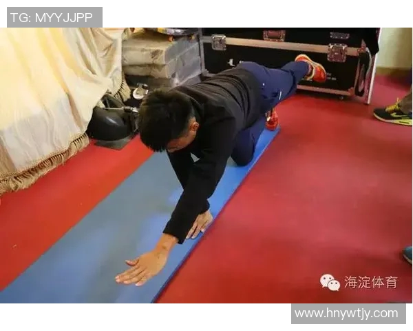 如何通过科学训练模仿球星足球技巧提升自己的竞技水平