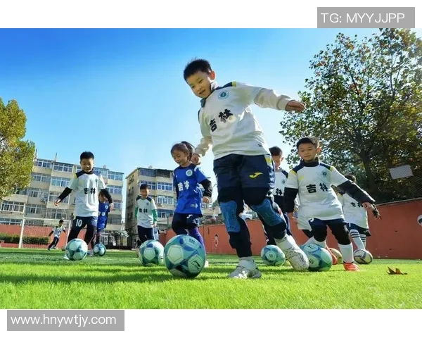 足球巨星对决 谁能称霸绿茵场 谁才是当今最强球员 足球巨星对决 谁能称霸绿茵场 谁才是当今最强球员