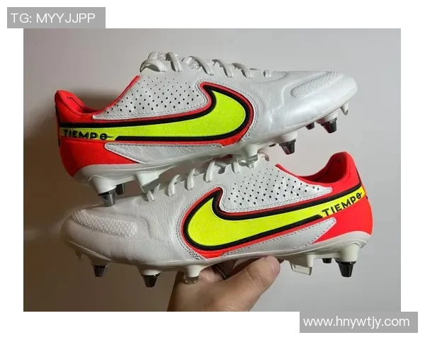 80年代经典球星足球鞋回顾：追溯传奇时光与独特设计魅力