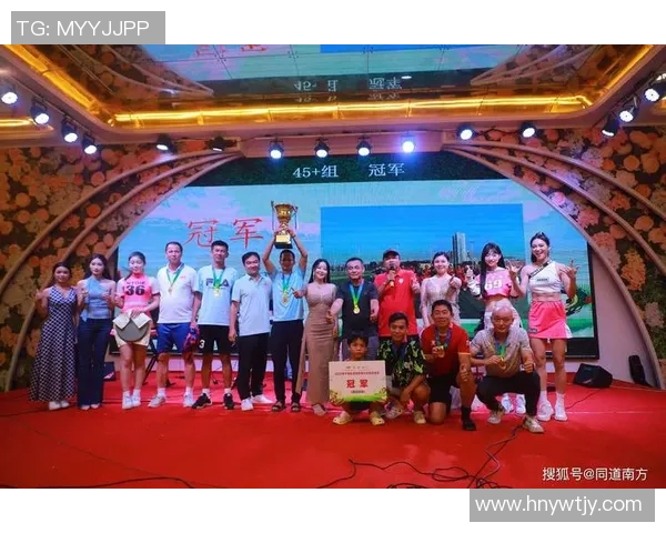 足球巨星签约盛典现场专属拍照揭幕大合影震撼亮相 足球巨星签约盛典现场专属拍照揭幕大合影震撼亮相